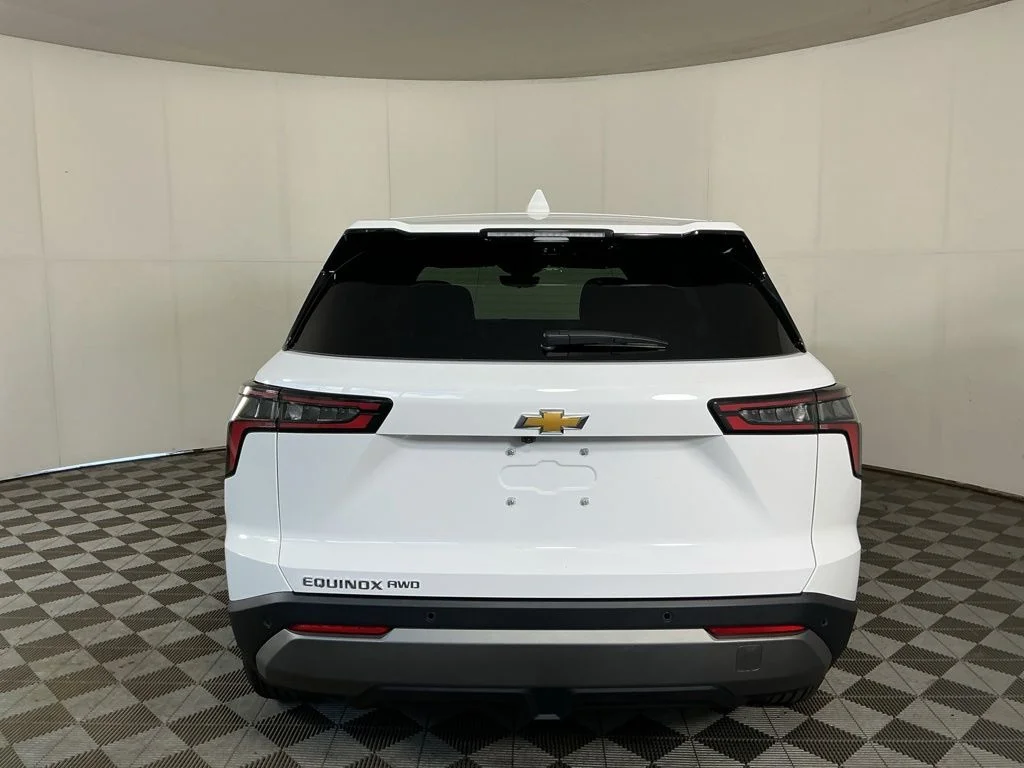 New 2027 White Chevrolet LT image 7