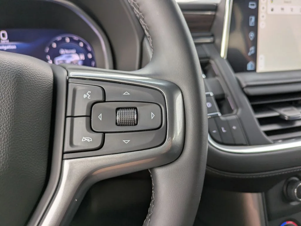 Used 2023 Gray Chevrolet Z71 image 28