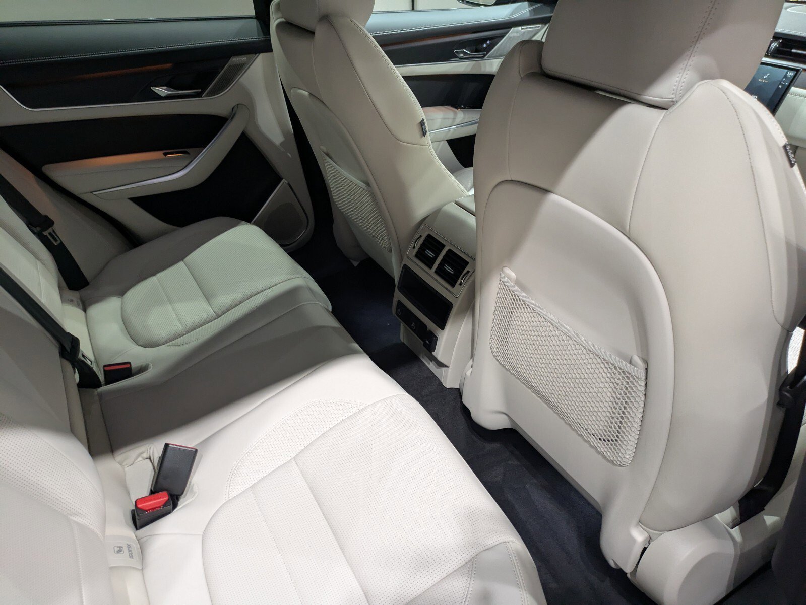 2026 Jaguar F-Pace R-Dynamic S - Photo 22