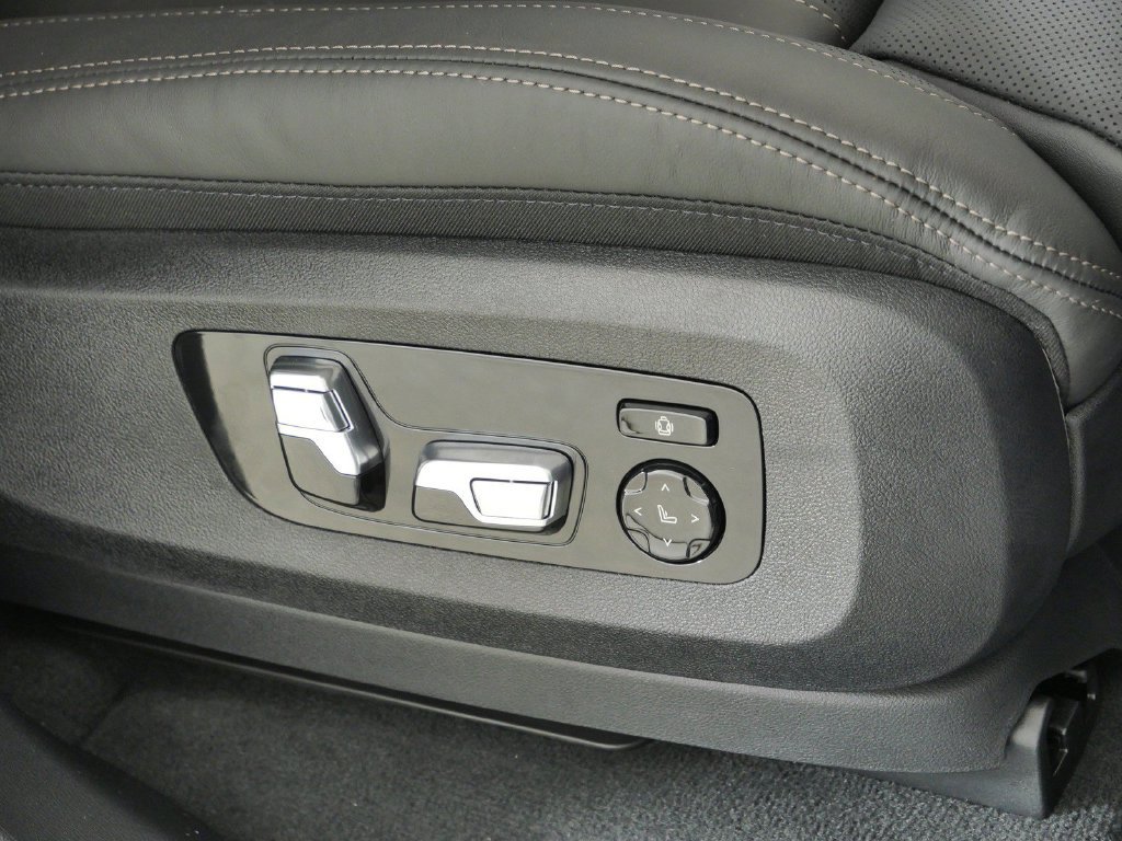 New 2027 Brooklyn Grey Metallic BMW M60i image 22