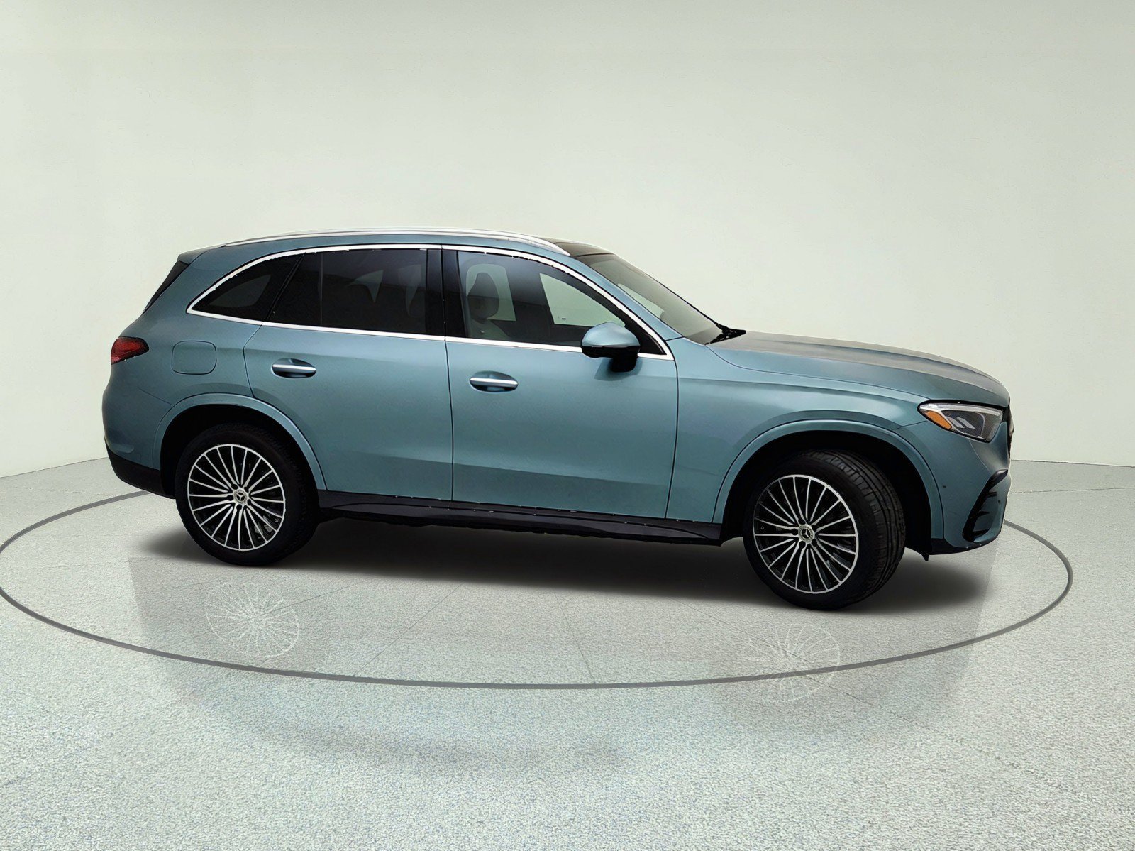 New 2026 Verde Silver Metallic Mercedes-Benz GLC 300 SUV image 34