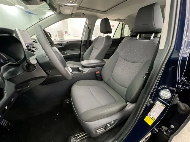 2024 Toyota RAV4 XLE - Photo 9
