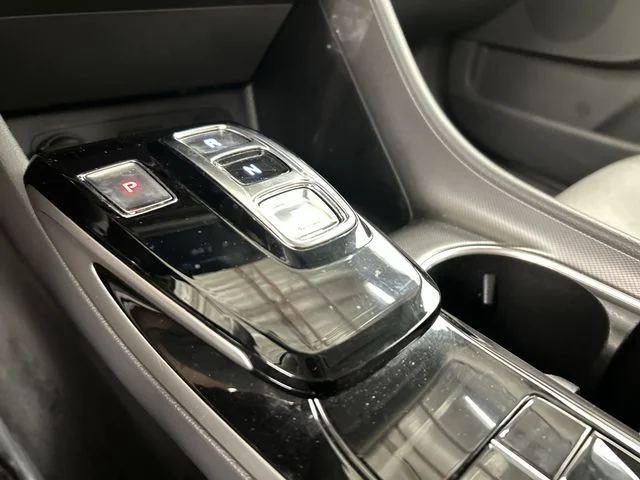 Used 2021 Gray Hyundai SE image 10