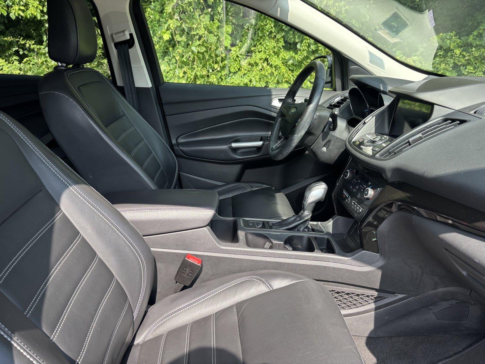 Used 2019 Magnetic Ford Titanium image 28