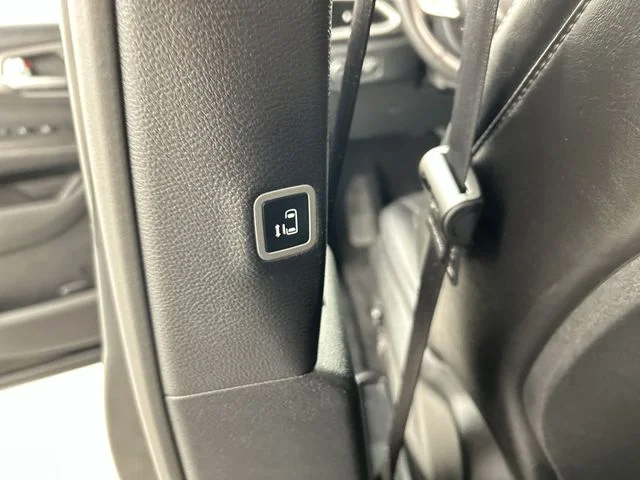 Used 2025 Black Chrysler Select image 26