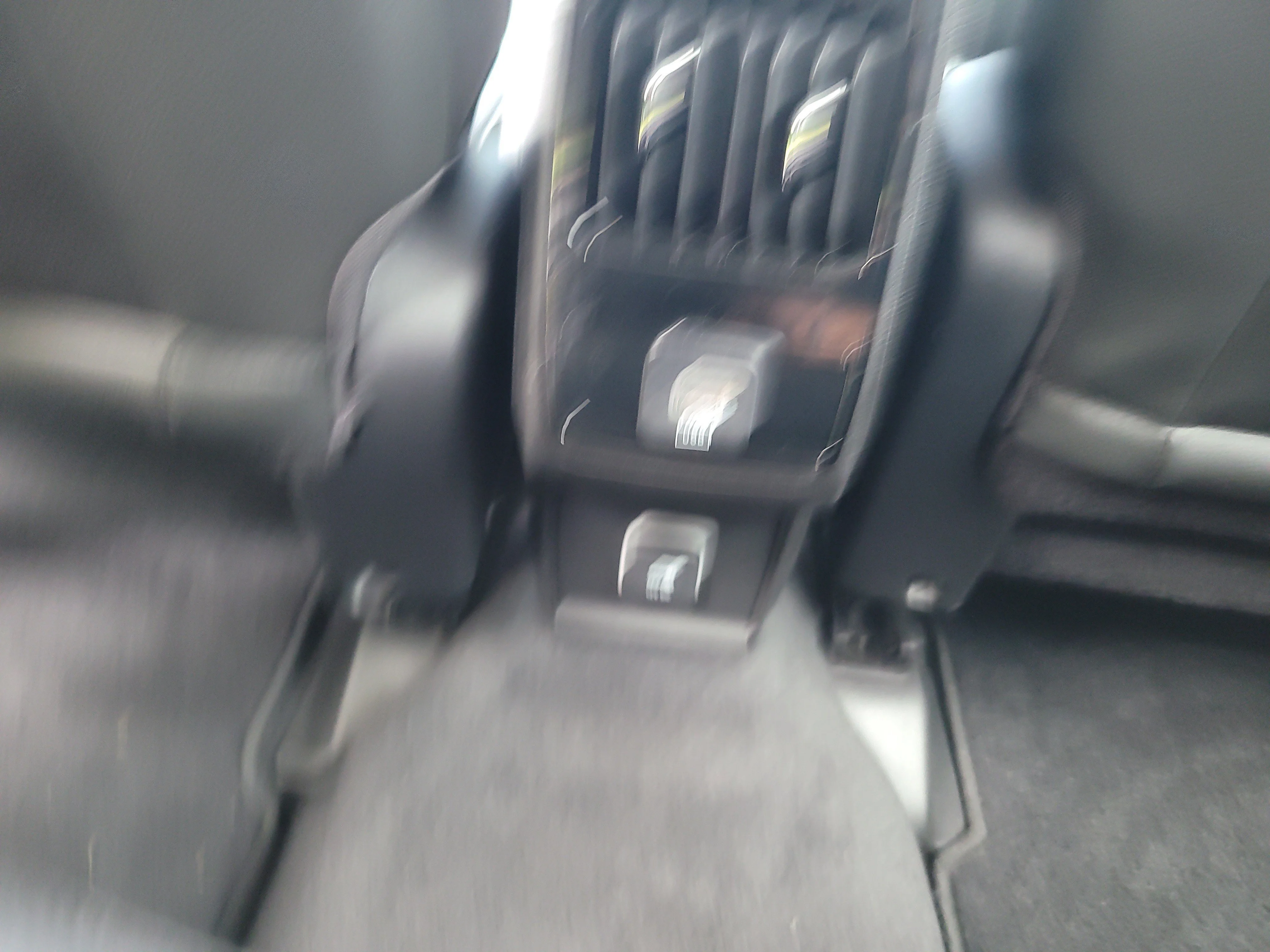 Used 2022 Diamond Black Crystal Pearlcoat Jeep Latitude image 15
