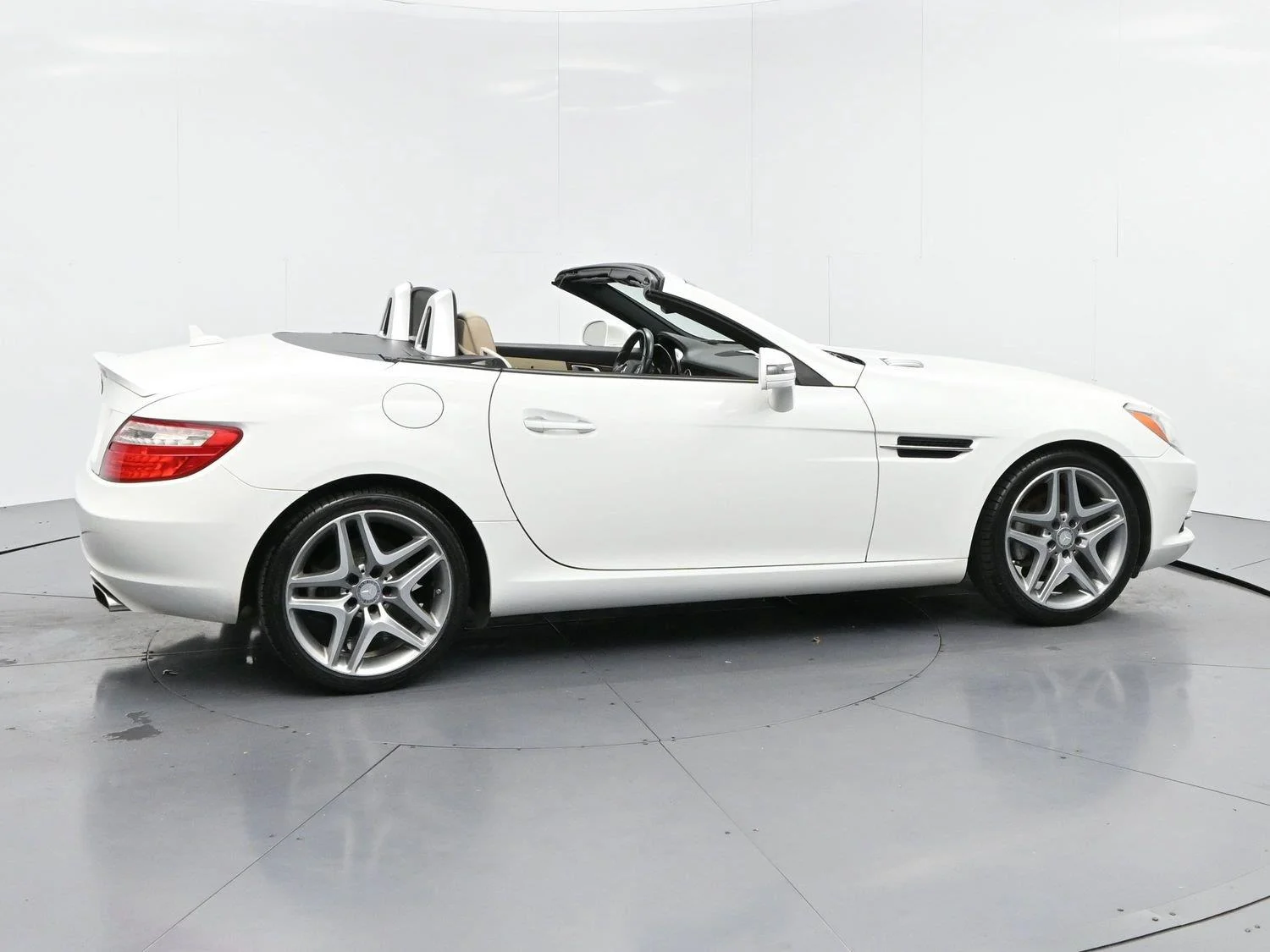 Used 2015 White Mercedes-Benz SLK 250 image 8