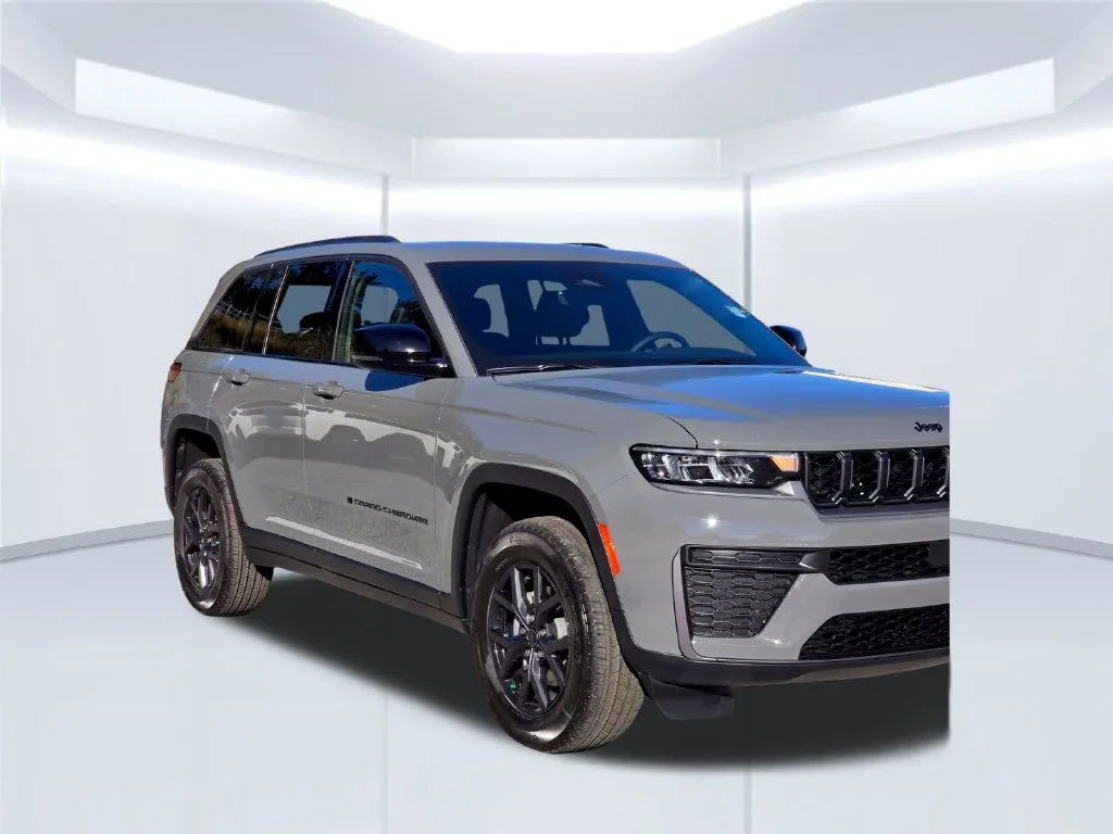 New 2027 Gray Jeep Laredo Altitude image 39