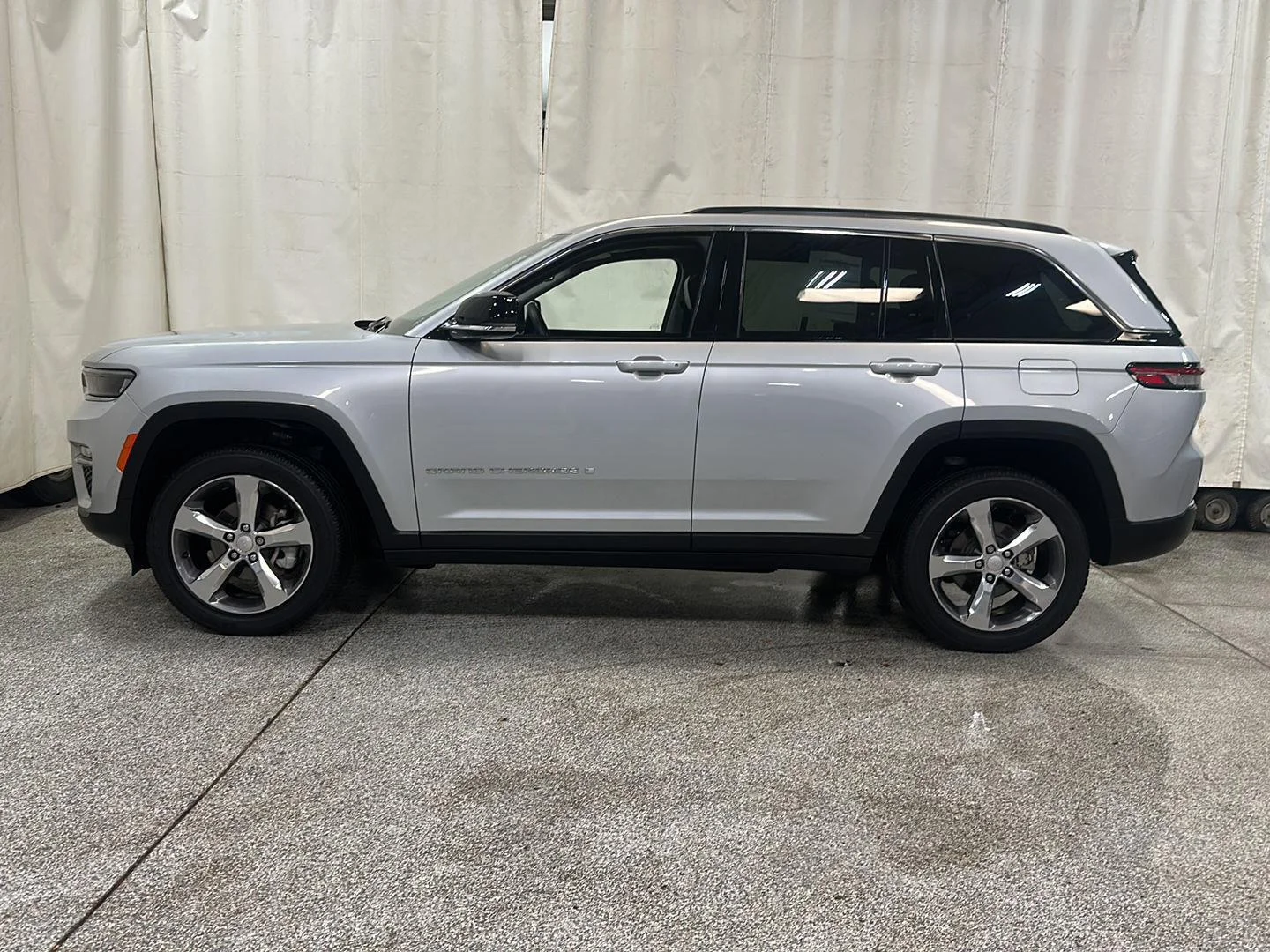 Used 2022 Jeep Grand Cherokee Limited with VIN 1C4RJHBG8N8634372 for sale in Waconia, Minnesota