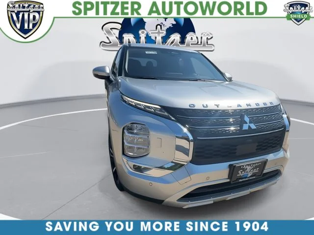 Used 2024 Silver Mitsubishi SE image 3