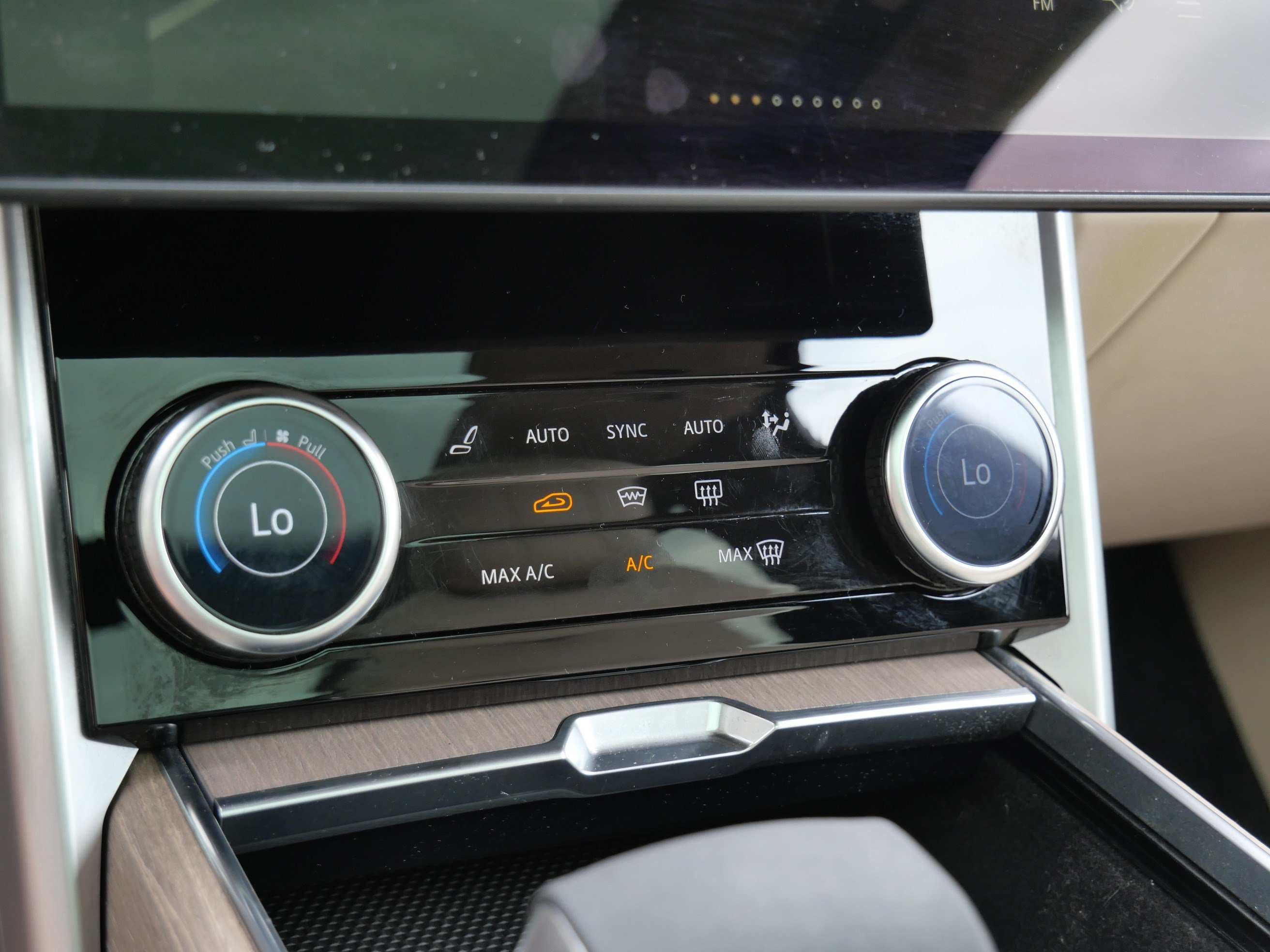 Used 2023 Portofino Blue Metallic Land Rover SE image 22