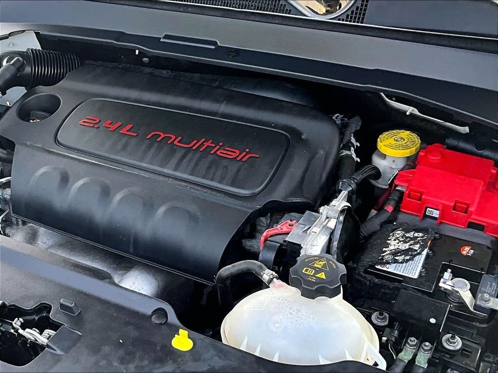 Used 2019 White Jeep Latitude image 34