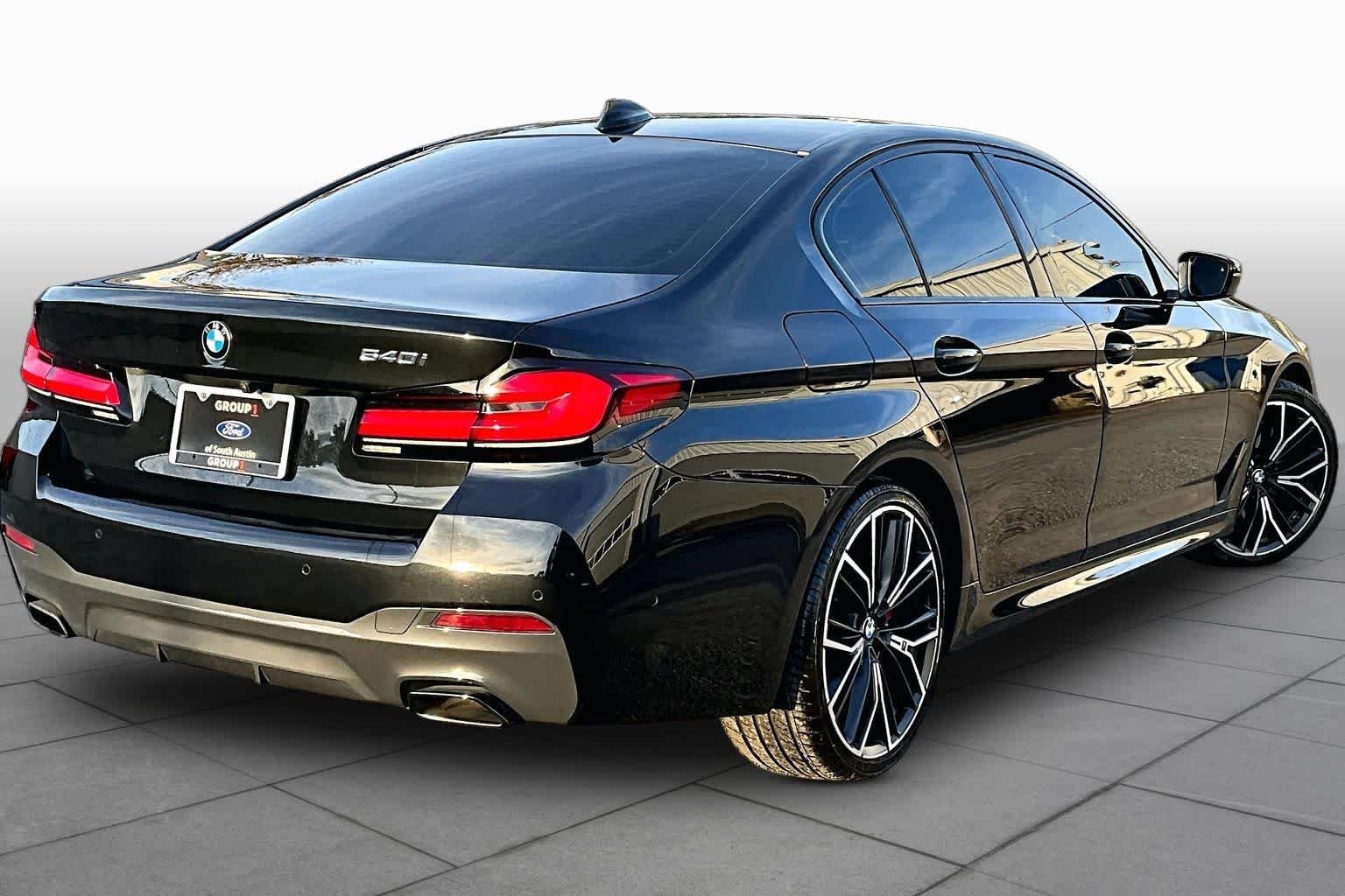 Used 2022 Black Sapphire Metallic BMW 540i image 12