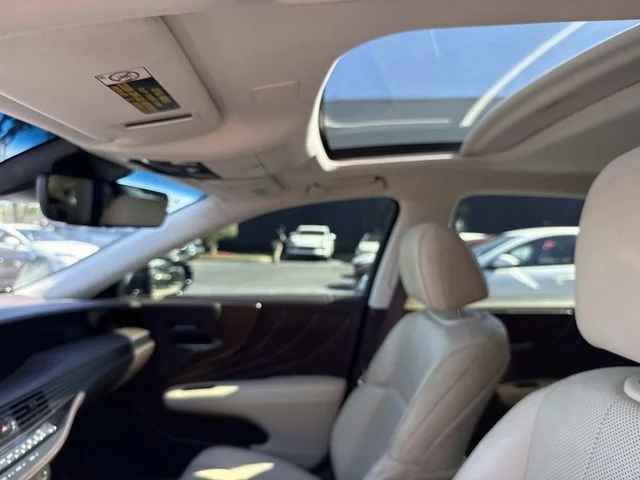 Used 2019  Lexus 500 Base image 28