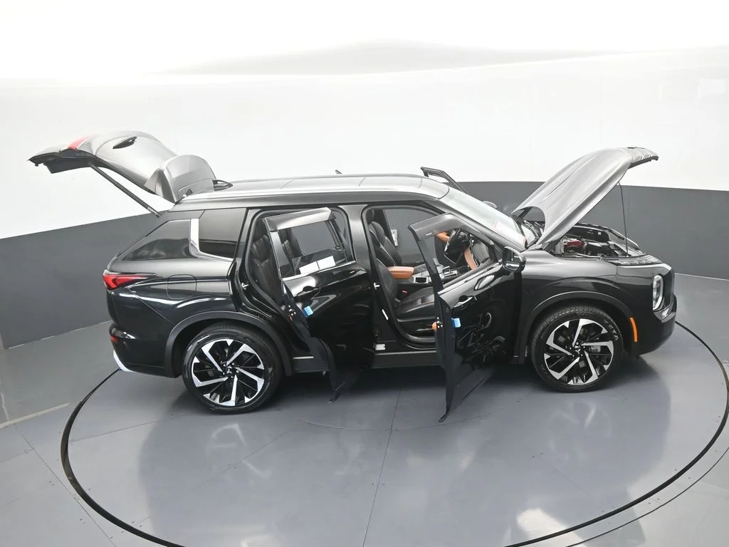 Used 2022 Black Mitsubishi SEL image 81