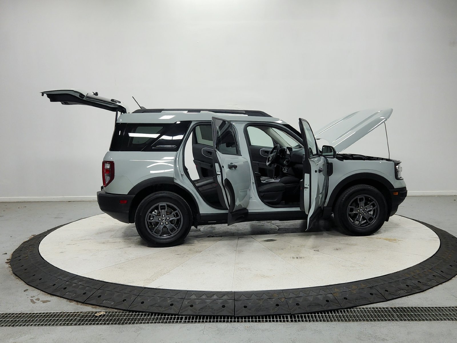 Used 2021 Green Ford Big Bend image 17