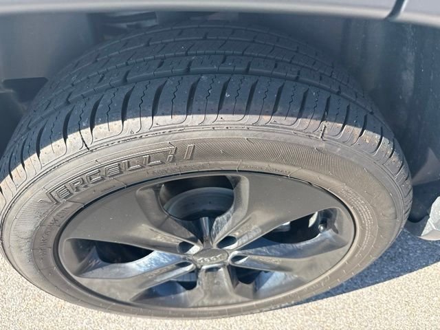 Used 2019 White Jeep Latitude image 26