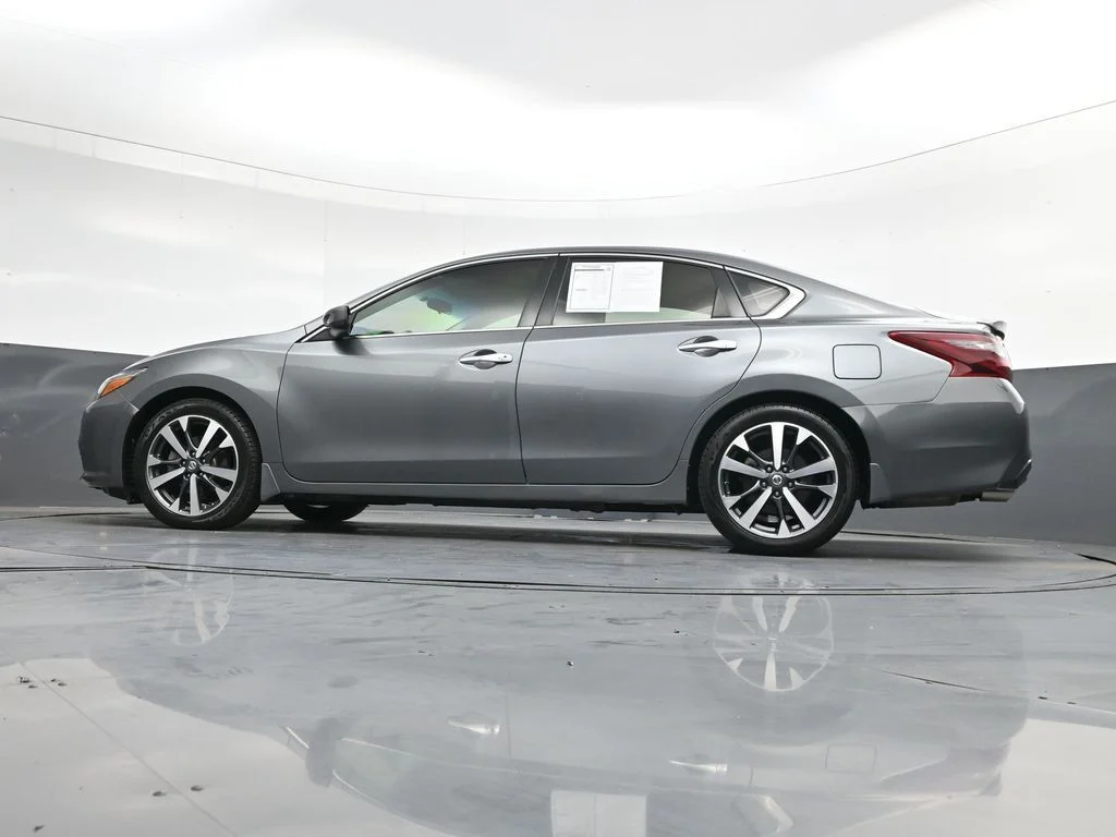 Used 2017 Gray Nissan 2.5 SR image 43