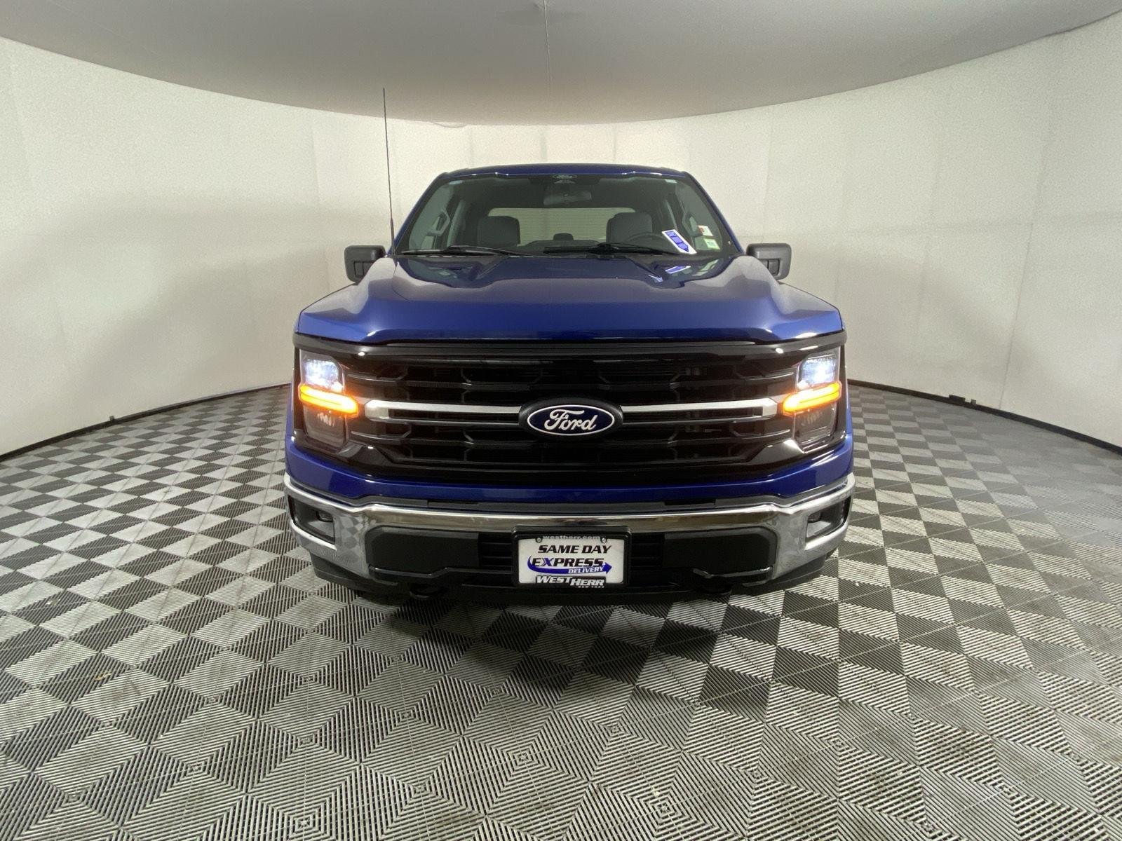 Used 2025 Atlas Blue Ford XLT image 2