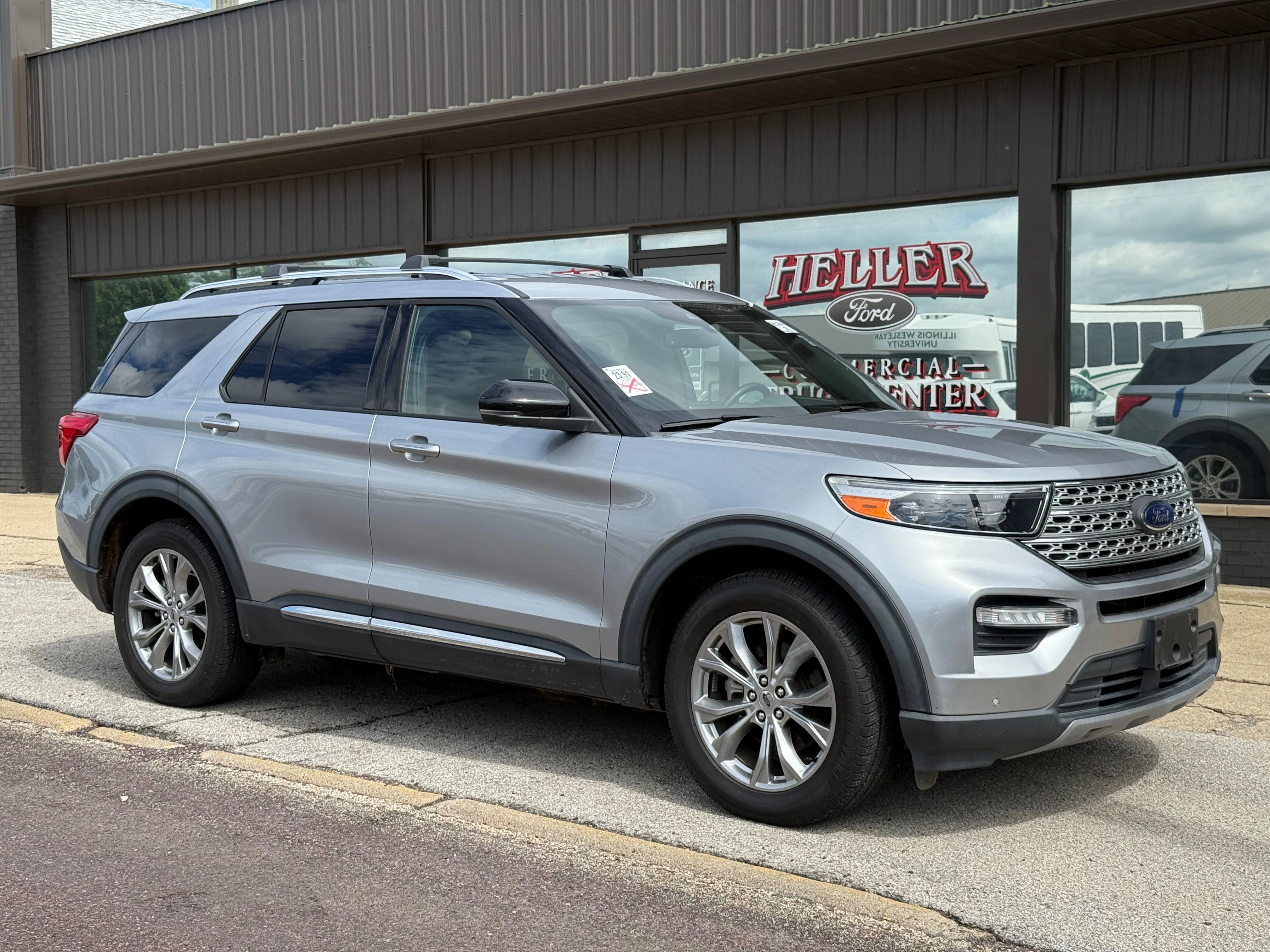 Used 2020 Silver Metallic Ford Limited image 3