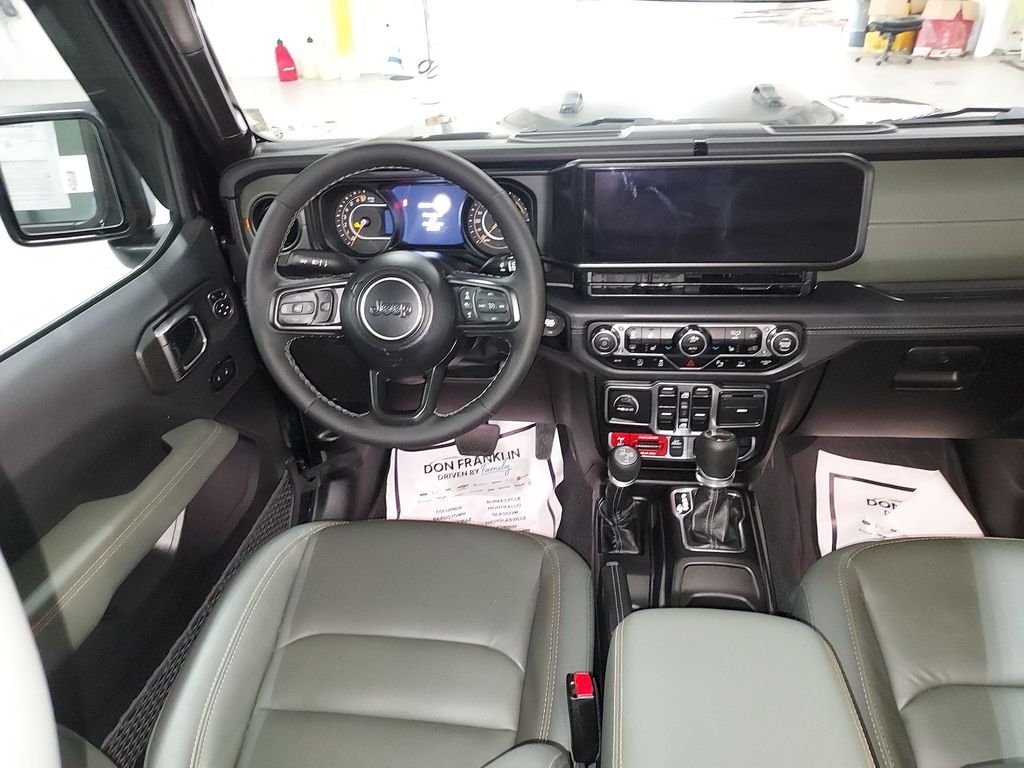 Used 2025 Black Jeep Mojave image 15