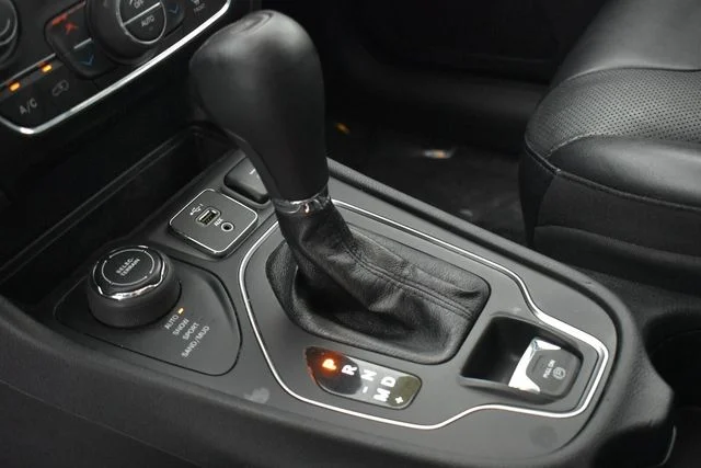 2022 Jeep Cherokee Latitude Lux - Photo 25
