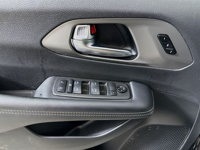 Used 2025 Black Chrysler Select image 17