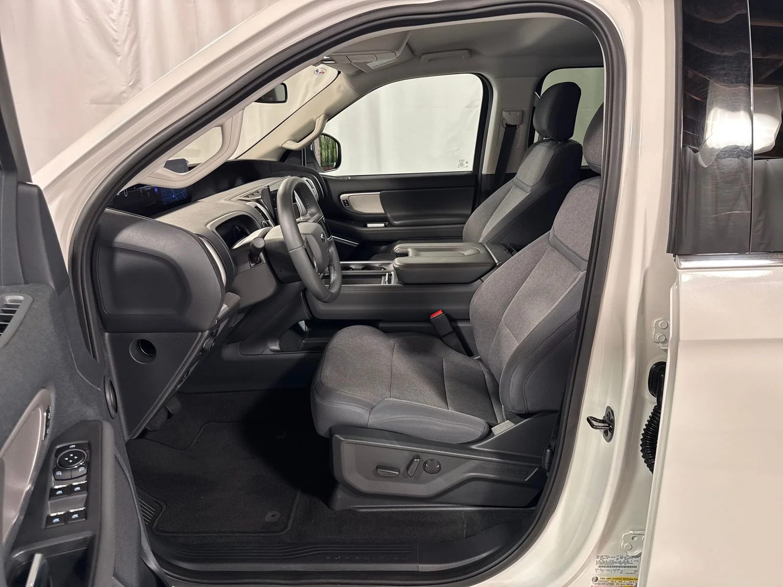 Used 2025 White Metallic Ford Active image 3