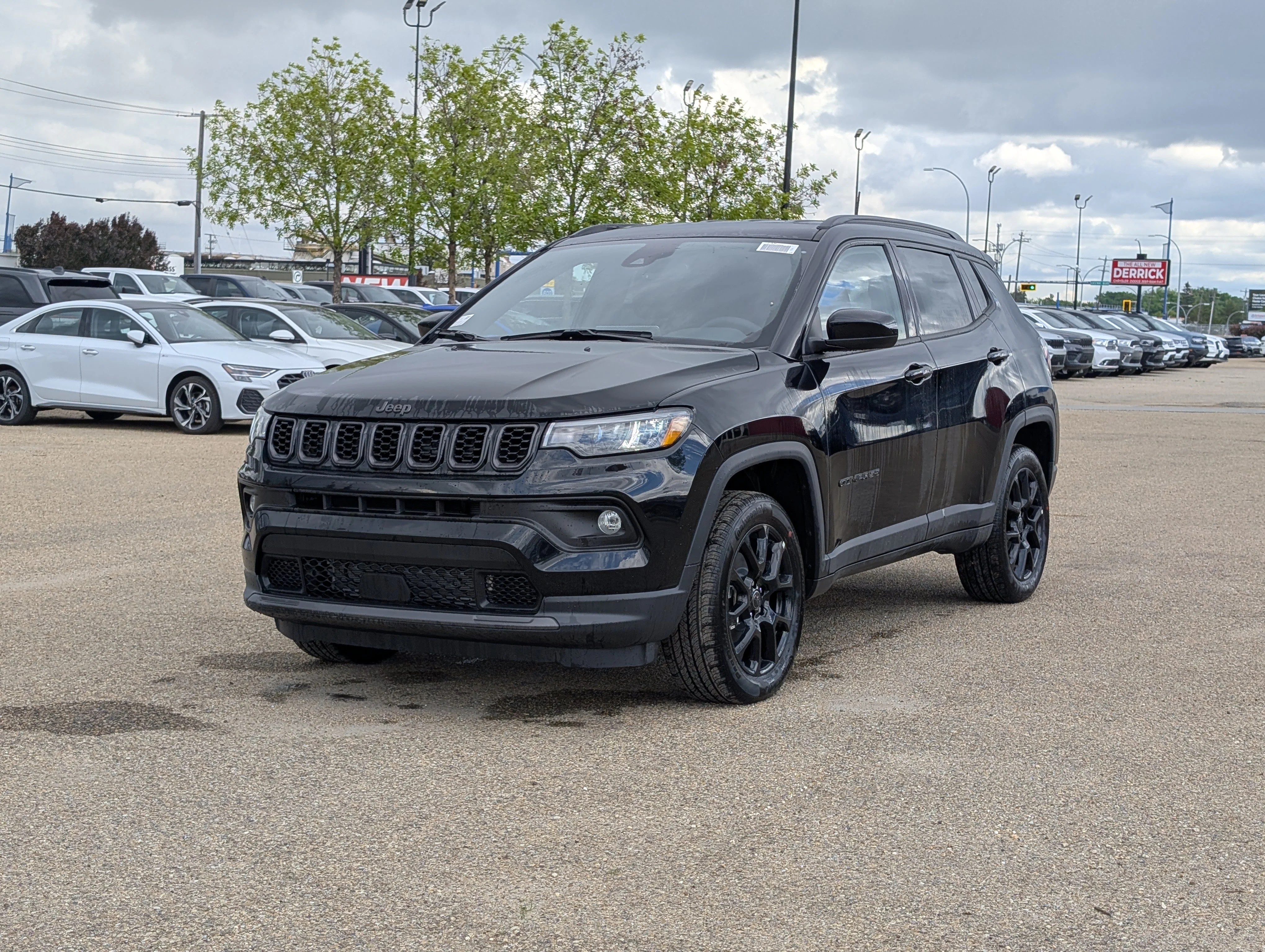 New 2026 Diamond Black Crystal Pearl Jeep North image 2