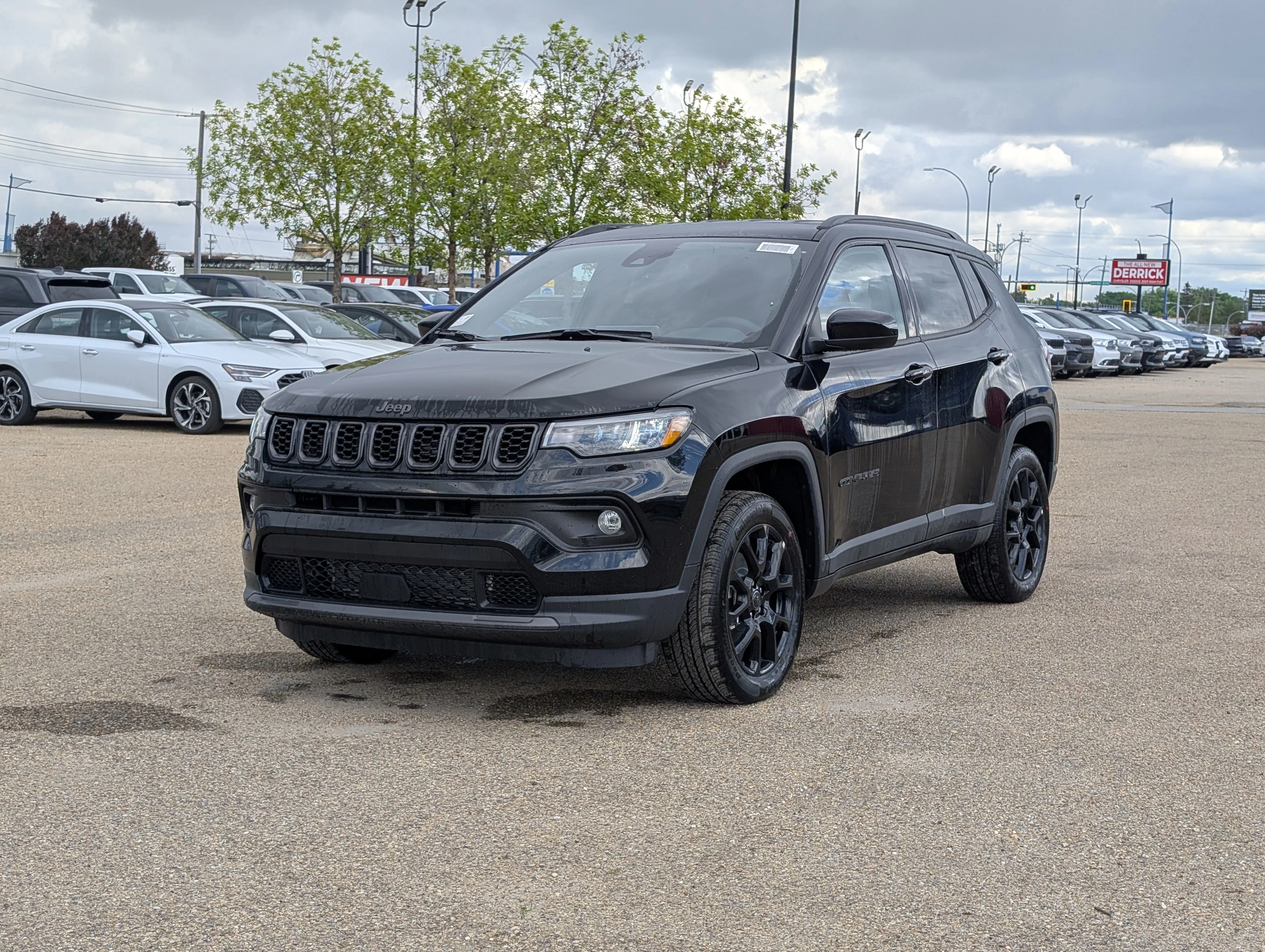 New 2026 Diamond Black Crystal Pearl Jeep North image 2