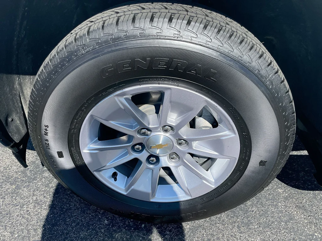 Certified Used 2025 Summit White Chevrolet Work Truck image 31