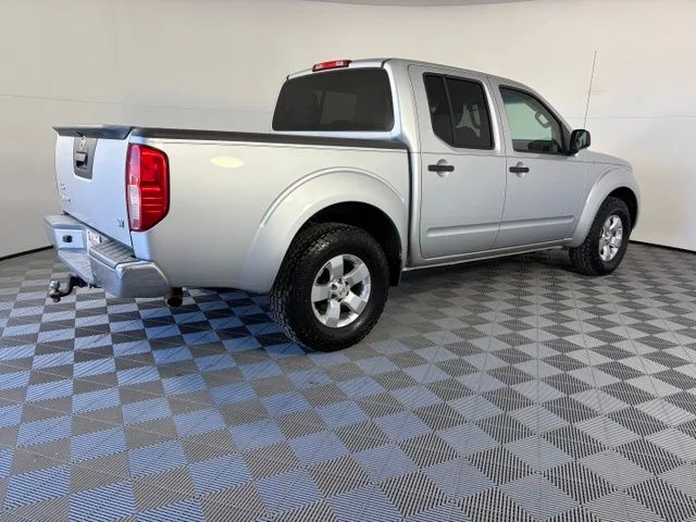Used 2013 Silver Nissan SV image 5