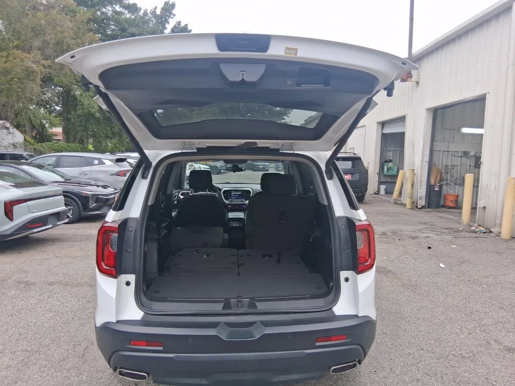 Used 2022 White GMC SLE image 22