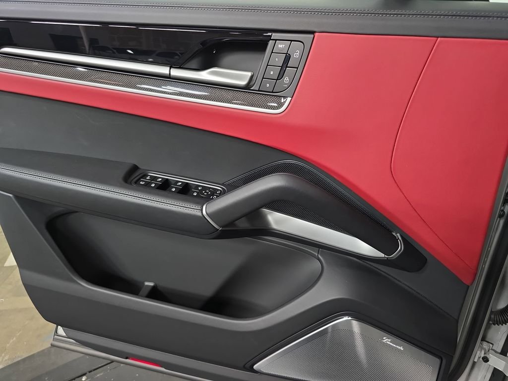 2025 Porsche Cayenne Turbo E-Hybrid - Photo 22