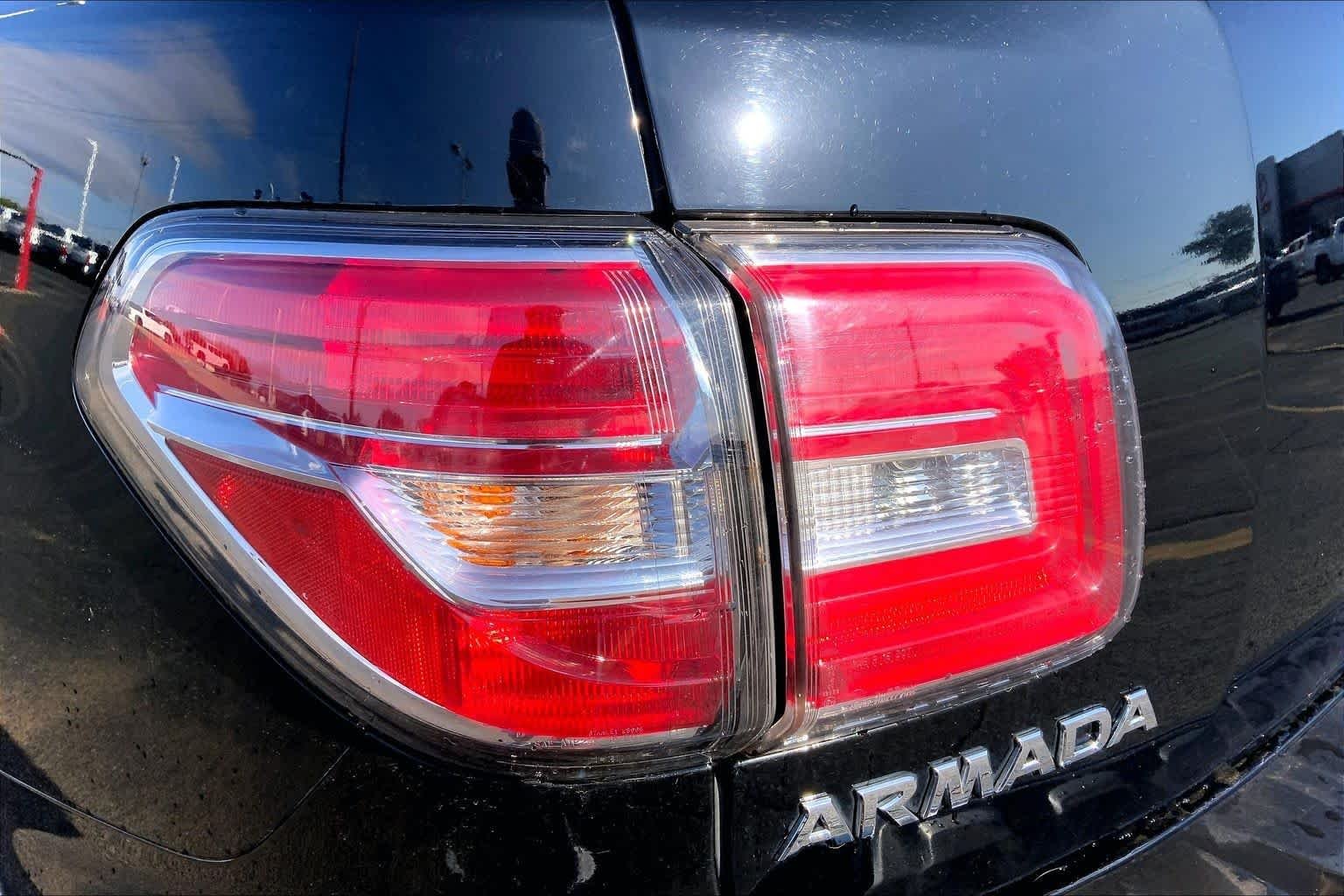Used 2018 Super Black Nissan SL image 29