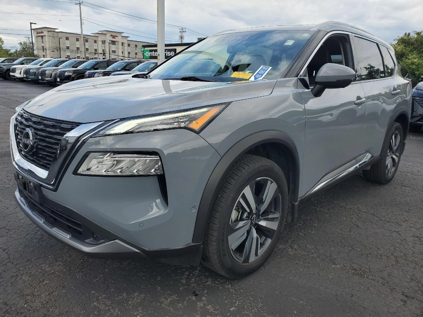 Used 2022 Boulder Gray Pearl Nissan SL image 4