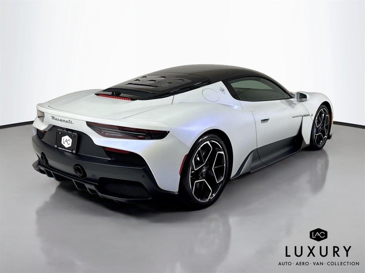 Used 2023 Bianco Solid Maserati  image 5