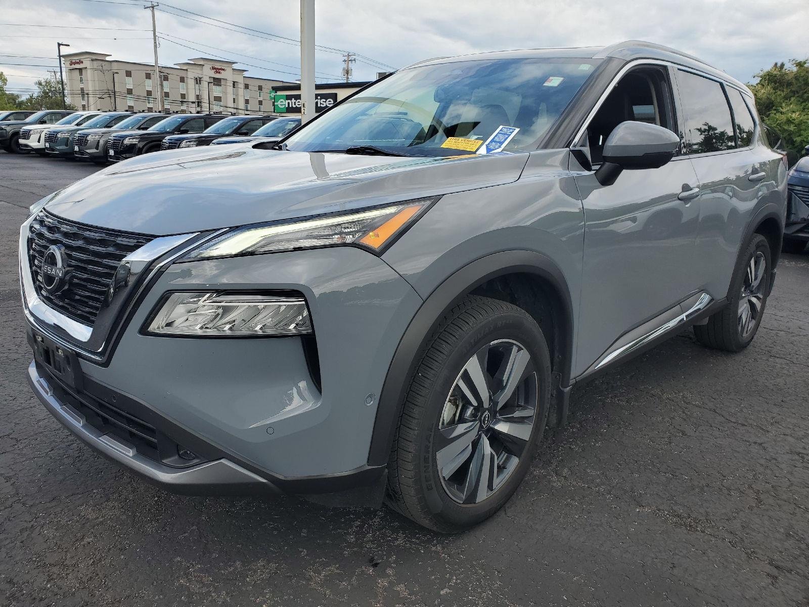Used 2022 Boulder Gray Pearl Nissan SL image 4