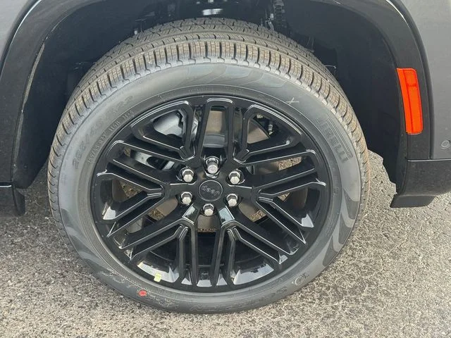 New 2026 Baltic-Gray Metallic Clear-Coat Exterior Paint Jeep Grand Wagoneer image 9