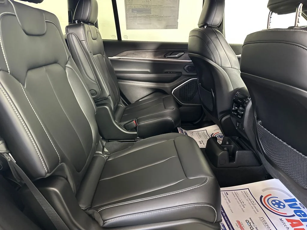 New 2026 Steel Blue Exterior Paint Jeep Limited image 31