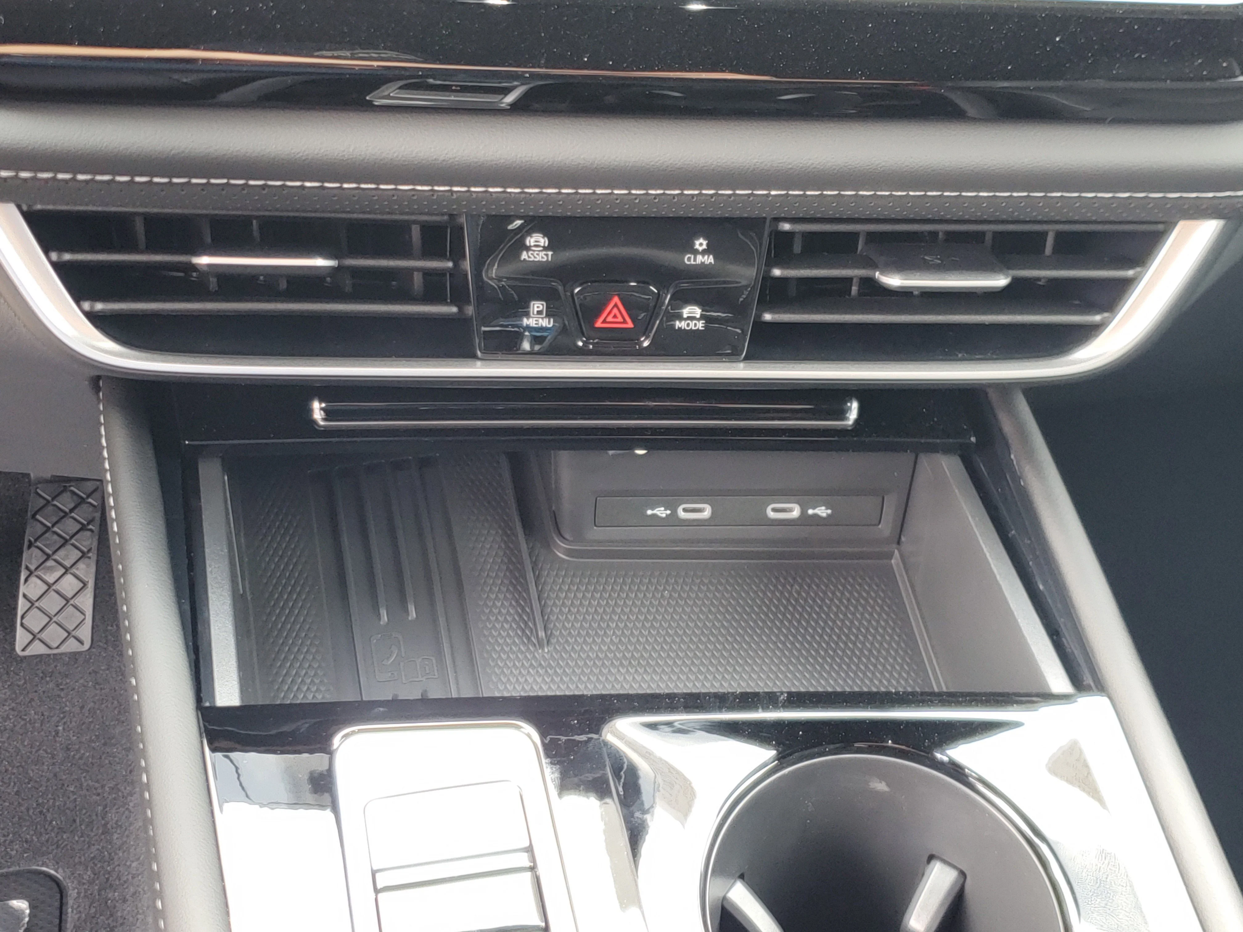 New 2026 Black Volkswagen 2.0T SE w/Technology image 25