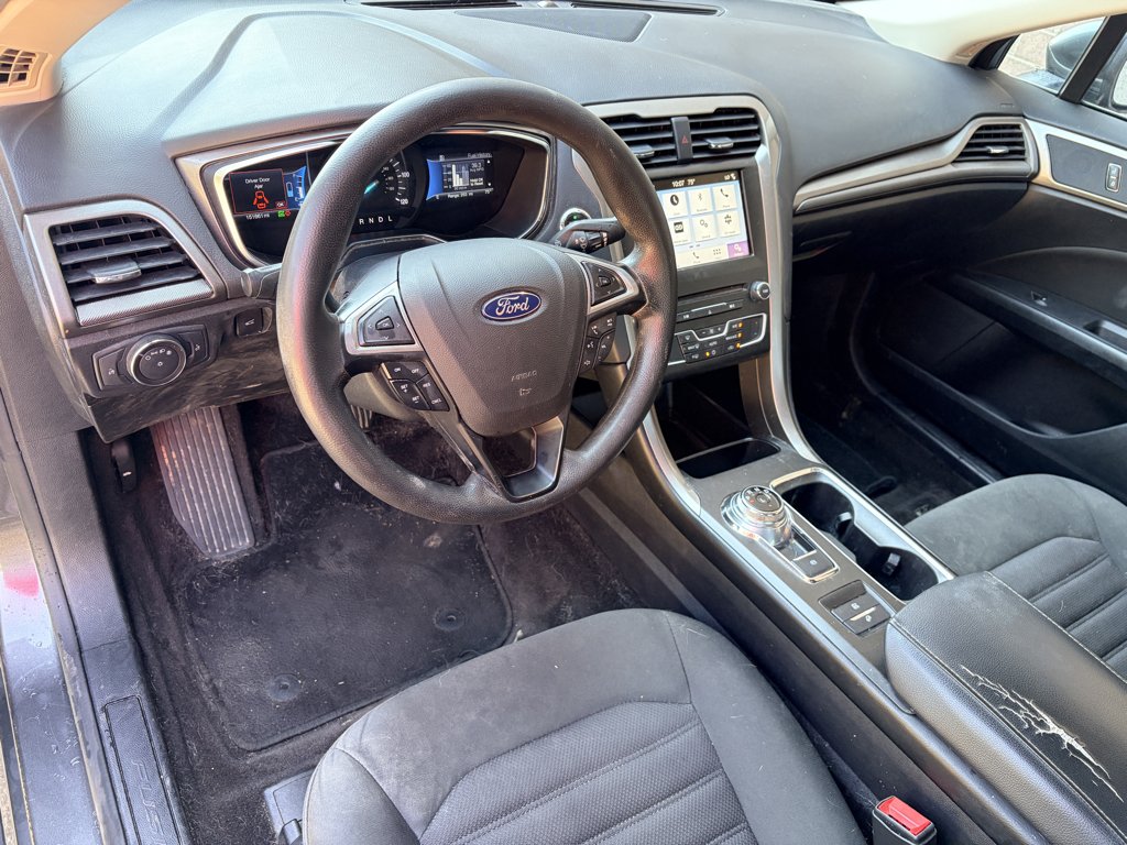 Used 2018 Magnetic Metallic Ford SE image 9