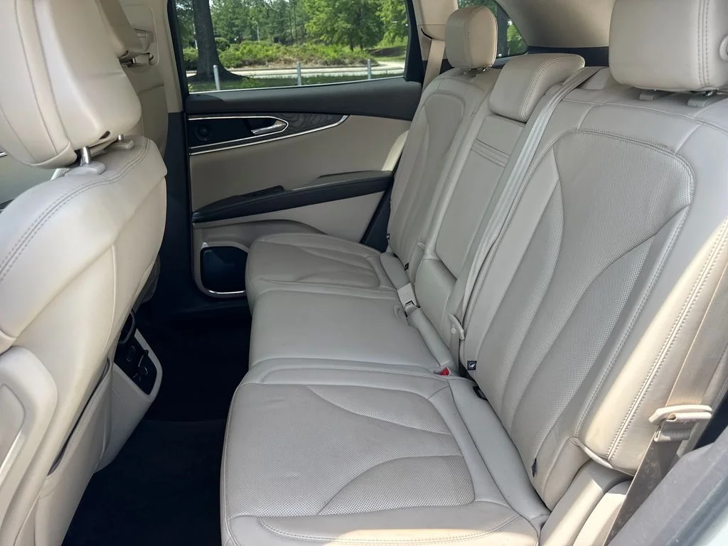 Used 2020 White Lincoln Reserve image 31
