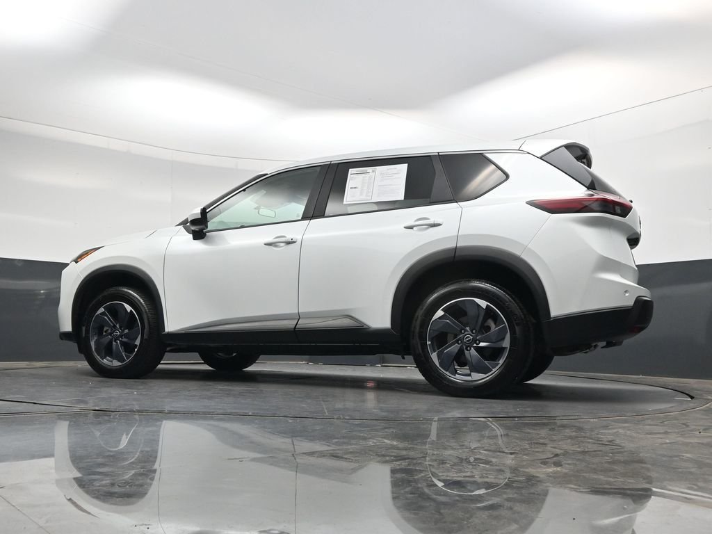 Used 2025 White Nissan SV image 35