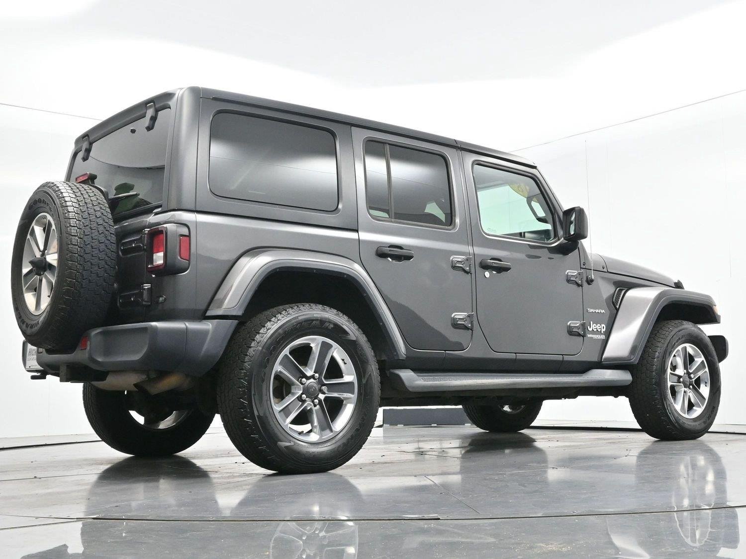 Used 2018 Granite Crystal Metallic Clearcoat Jeep Sahara image 49