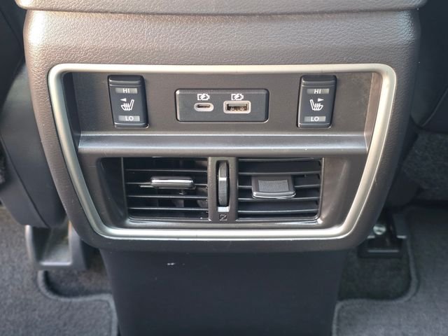 Used 2020 Pearl White Tricoat Nissan Platinum image 18