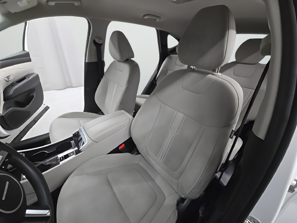 Used 2025 White Hyundai SEL image 14