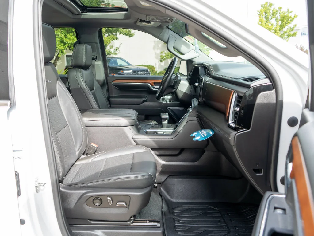 Used 2023 White GMC Denali image 11