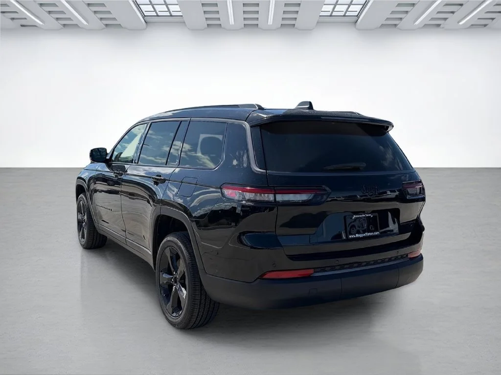 New 2027 High-Gloss Black Paint Jeep Limited image 5