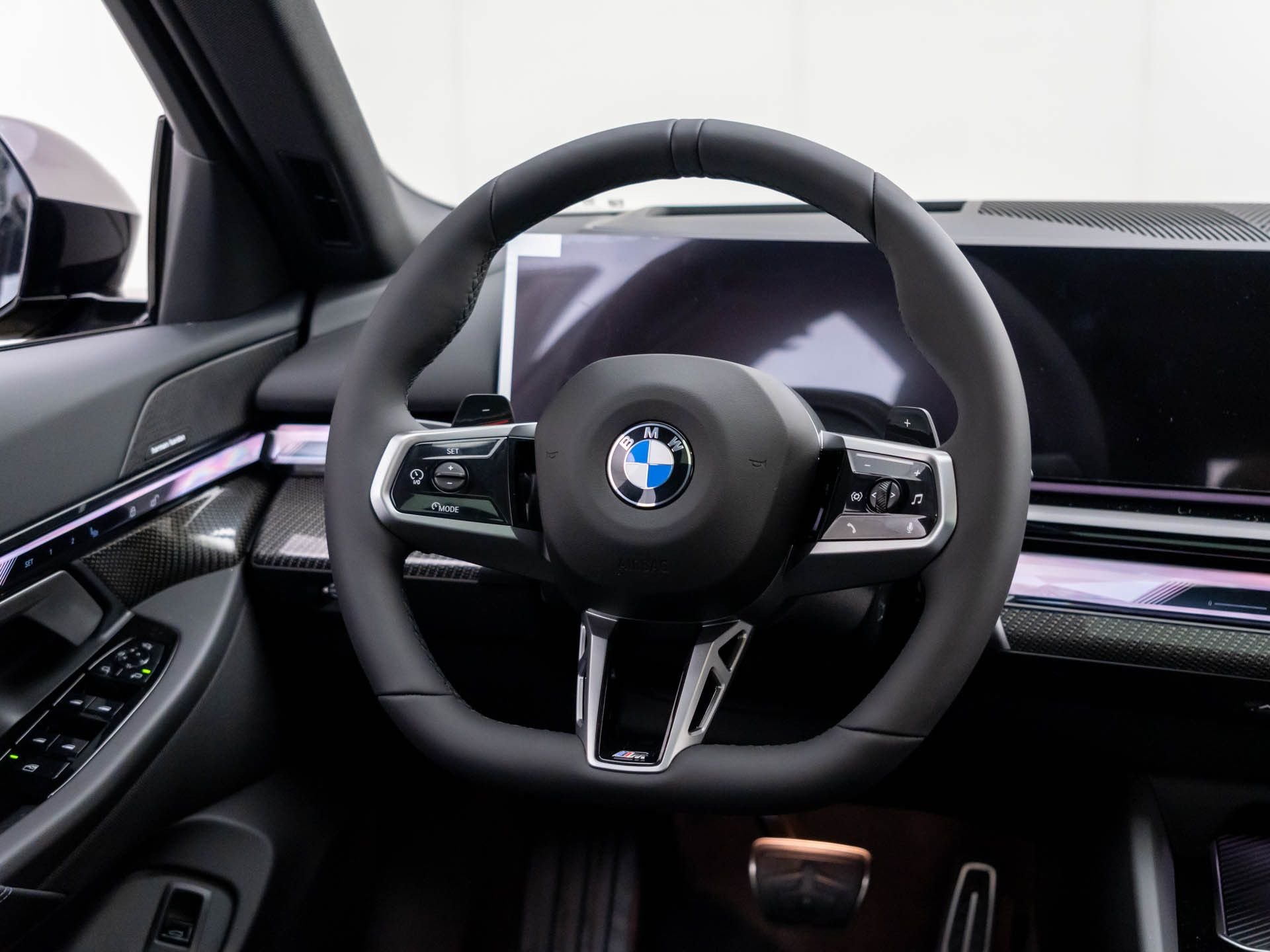 New 2027 Carbon Black Metallic BMW 530i xDrive image 11